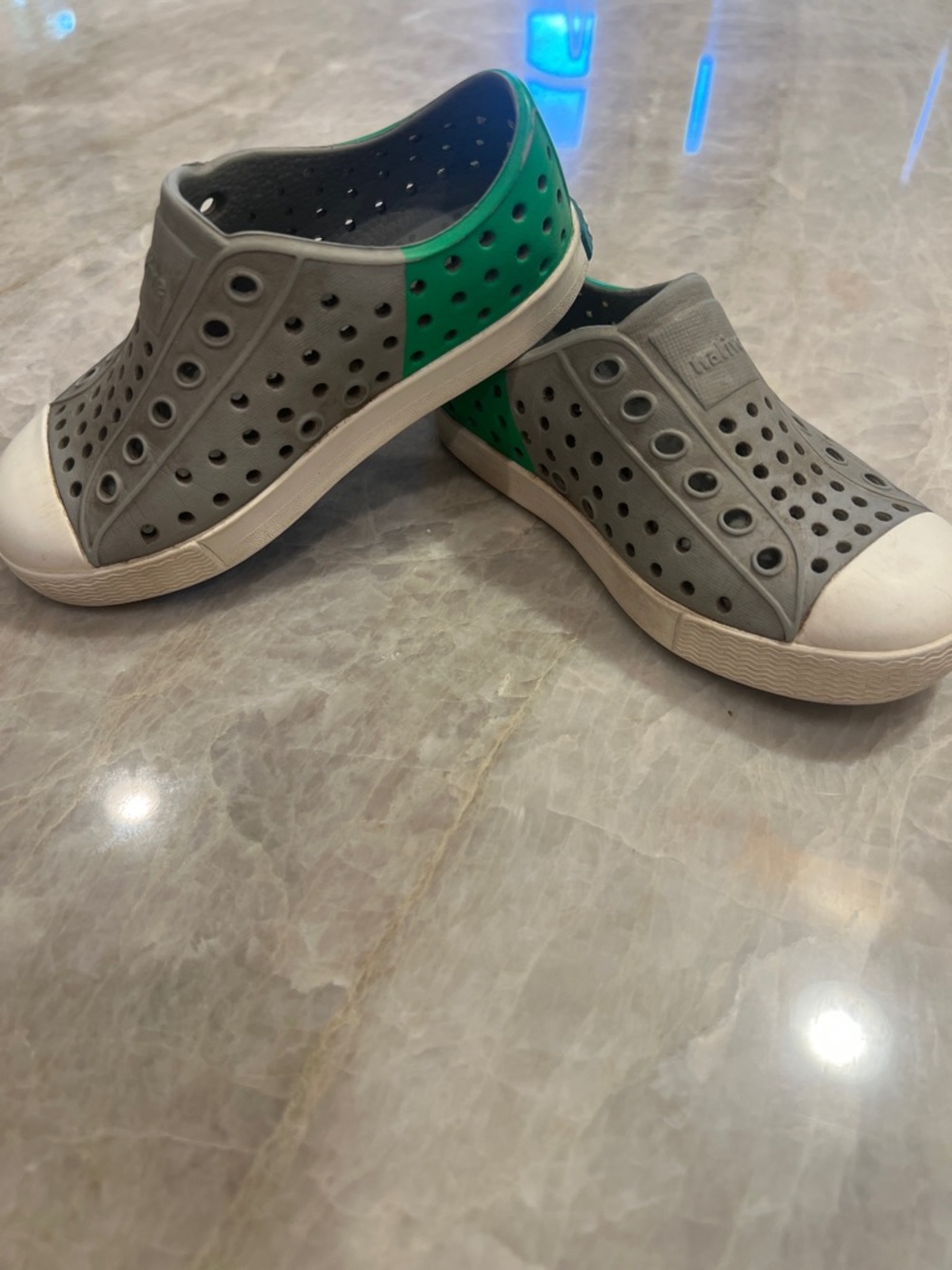Native Kids Slip-On Water Shoes in Gray with Green Trim - Size 7 - Picture 3 of 6
